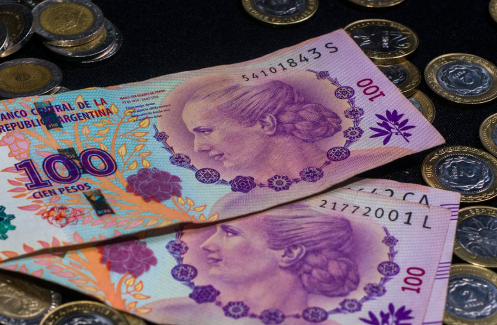 Coinbase Pauses Argentinian Peso Services Just One Year After Launch Coinbase Pauses Argentinian Peso Services Just One Year After Launch: The exchange will halt peso-to-USDC trading and local bank withdrawals by Jan. 31, citing an operational reassessment, while crypto-to-crypto trading remains active.